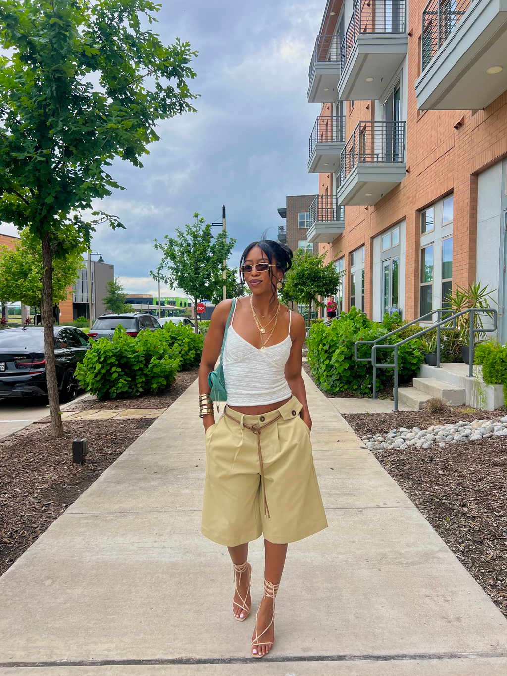 BELTED WIDE- LEG BERMUDA SHORTS
